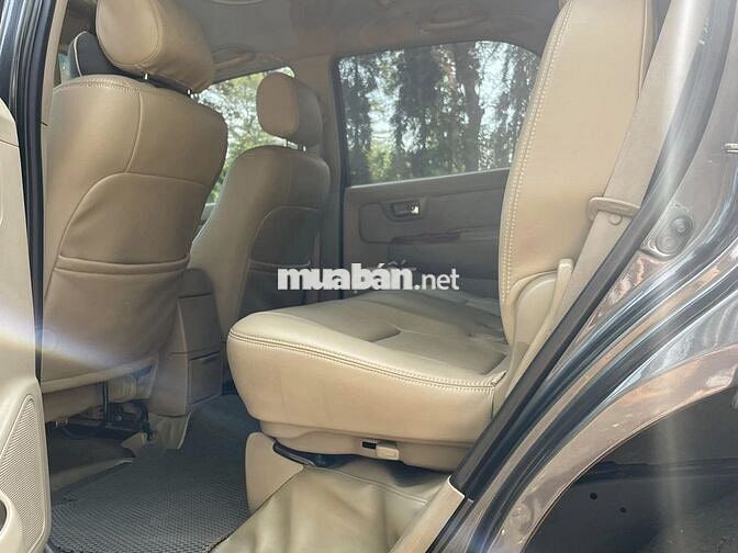 Toyota Fortuner V 2012 số tự động 2 cầu
