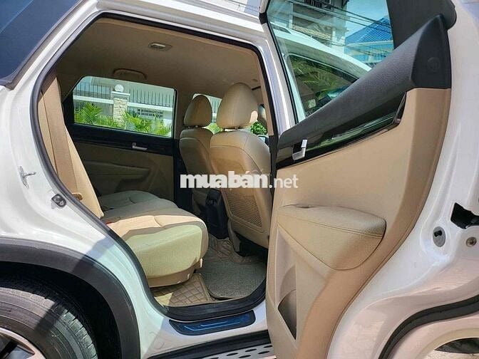 Kia Sorento đk lần đầu t8.2017 máy xăng . Mới 98%