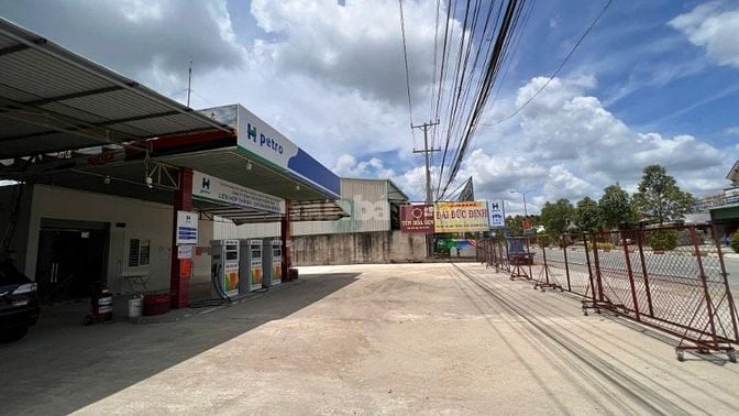 BÁN GẤP ĐẤT TẶNG NHÀ, CÂY XĂNG NGAY TP TÂN AN.
