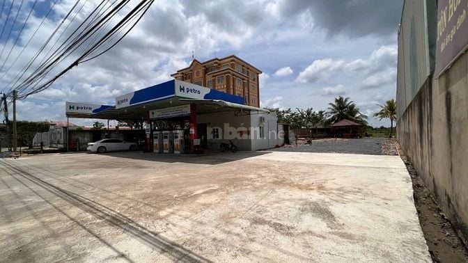 BÁN GẤP ĐẤT TẶNG NHÀ, CÂY XĂNG NGAY TP TÂN AN.