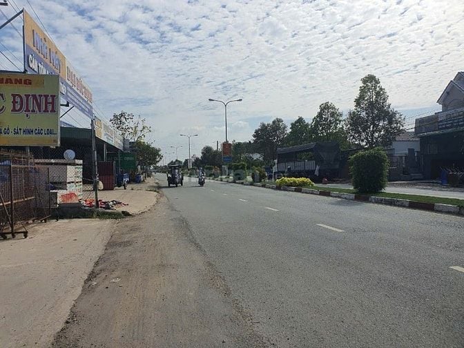 BÁN GẤP ĐẤT TẶNG NHÀ, CÂY XĂNG NGAY TP TÂN AN.