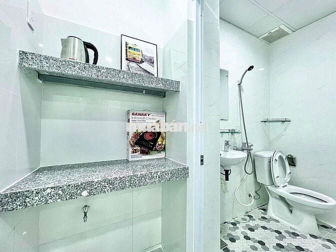 Phòng Mới Xây Đầy Đủ Tiện Nghi - Thang Máy - Gần trung tâm Q5, Q1.