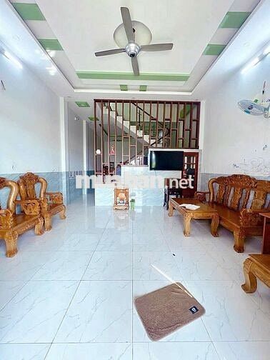 Cho thuê nhà nguyên căn trệt lầu 3 phòng ngủ tại dĩ An