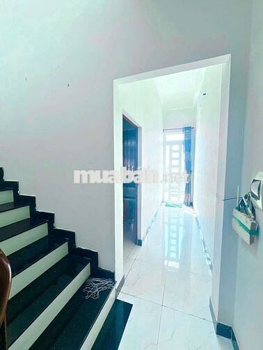Cho thuê nhà nguyên căn trệt lầu 3 phòng ngủ tại dĩ An
