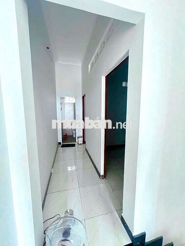 Cho thuê nhà nguyên căn trệt lầu 3 phòng ngủ tại dĩ An