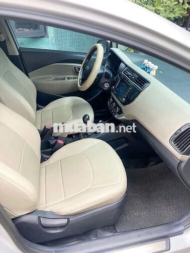 Cần bán xe rio 2015 - số sàn - xe màu bạc