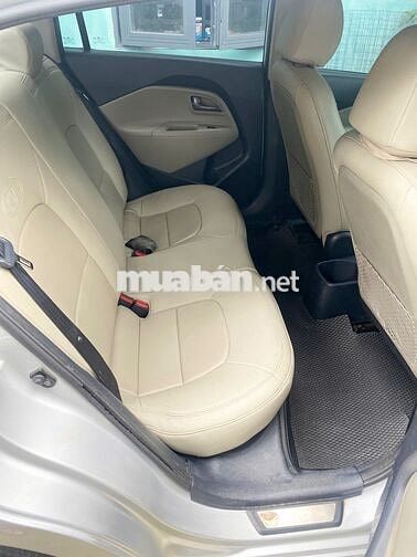 Cần bán xe rio 2015 - số sàn - xe màu bạc