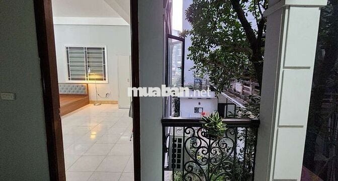 Studio 30m2 tầng 2 mặt phố Cự Lộc