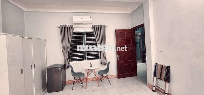 Studio 30m2 tầng 2 mặt phố Cự Lộc