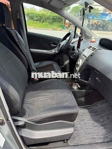Toyota Yaris 2008 1.3 AT - 100000 km