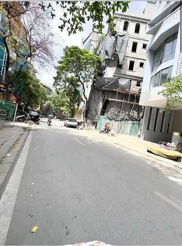 Nhà Vạn Phúc - Gần ngã tư Văn Phú đẹp lung linh