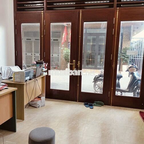 Cho thuê Gấp giá rẻ MBKD phố Trần Quốc Hoàn Q Cầu Giấy DT 52m2