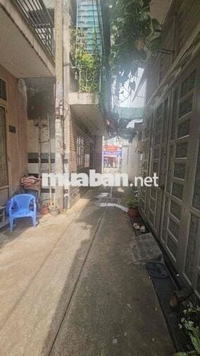 căn nhà 2 lầu sát mặt tiền mà giá tí ti