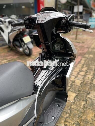 Xe máy Honda Air Blade 125 màu bạc đen