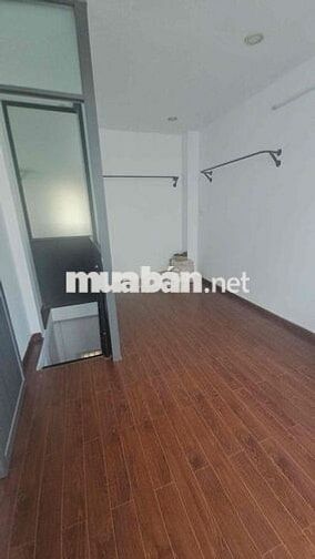 căn nhà 2 lầu sát mặt tiền mà giá tí ti