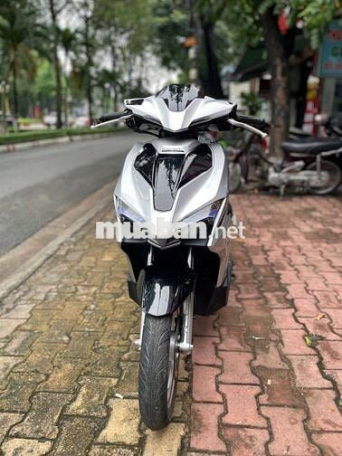 Xe máy Honda Air Blade 125 màu bạc đen
