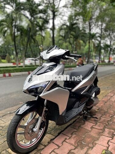 Xe máy Honda Air Blade 125 màu bạc đen