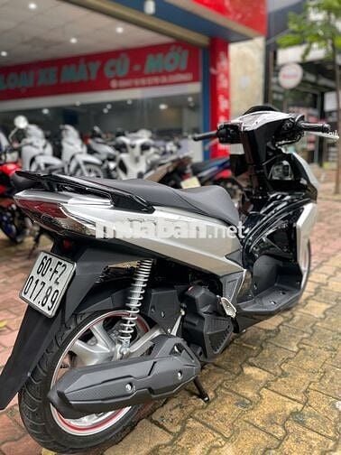 Xe máy Honda Air Blade 125 màu bạc đen