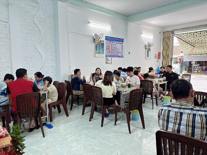 Sang Quán Đang kinh doanh tốt Mặt tiền Đường, gần biển, hoạt động tốt