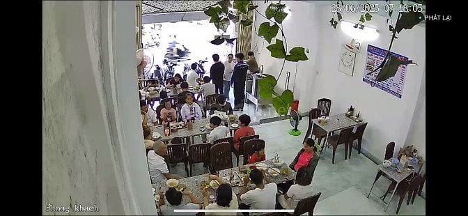 Sang Quán Đang kinh doanh tốt Mặt tiền Đường, gần biển, hoạt động tốt