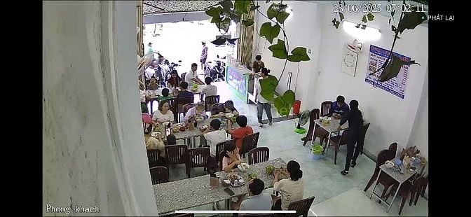 Sang Quán Đang kinh doanh tốt Mặt tiền Đường, gần biển, hoạt động tốt