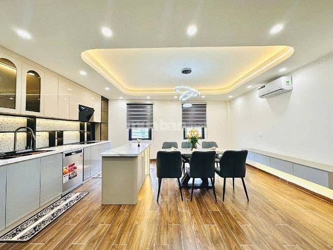 Nhà Đẹp Thang Máy Thịnh Quang 40m, 7 tầng, mt 5.5m,  giá 15.2 tỷ.