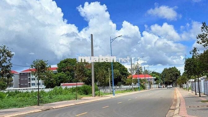 GÓC 2 MẶT TIỀN đường LÊ DUẨN - NGAY TRUNG TÂM HÀNH CHÍNH XÃ ĐẤT ĐỎ 300