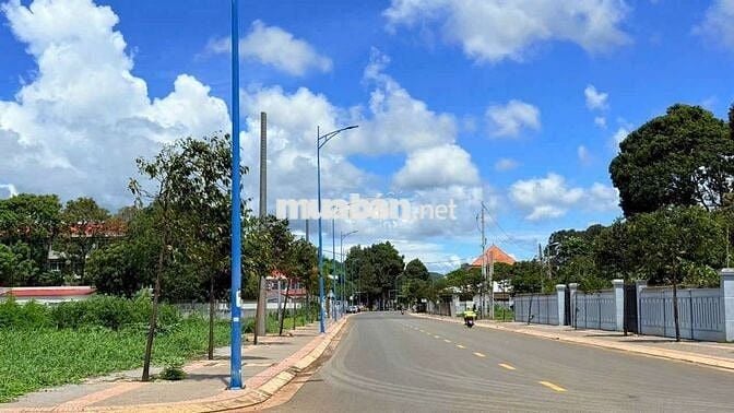 GÓC 2 MẶT TIỀN đường LÊ DUẨN - NGAY TRUNG TÂM HÀNH CHÍNH XÃ ĐẤT ĐỎ 300