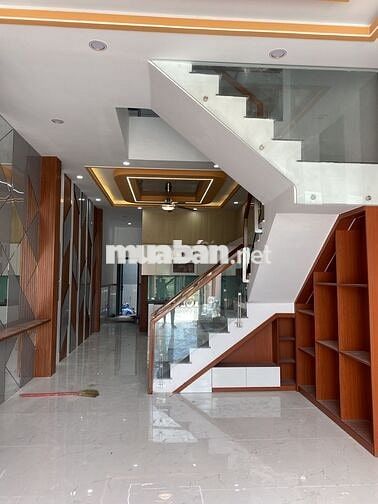 Căn nhà đẹp sắp hoàn thiện đang ở khâu cuối cùng cần bán gấp