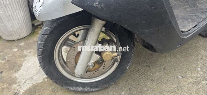 Xe máy Suzuki AU 125 màu bạc, động cơ zin