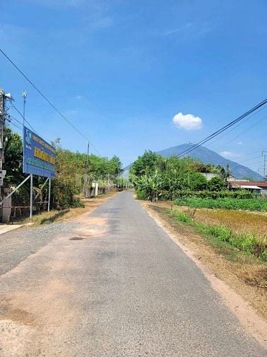 4435m2 đường nhựa, view Núi. Dân đông. 2,8 tỷ 