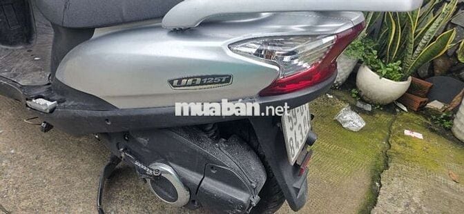 Xe máy Suzuki AU 125 màu bạc, động cơ zin