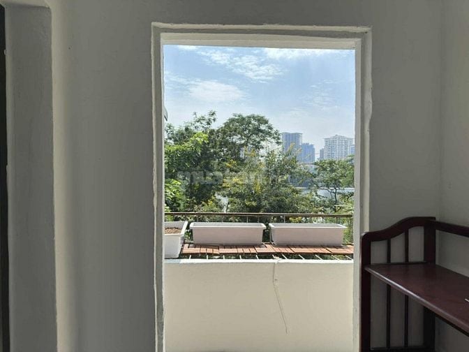 Chính chủ cho thuê căn hộ mặt hồ tầng 5 nhà B1 T/T Giảng Võ, Hà Nội