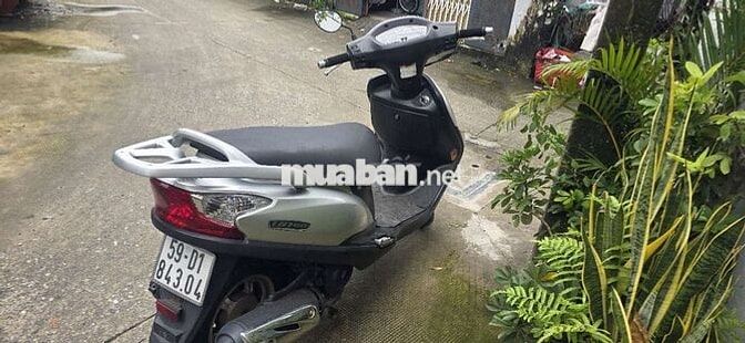 Xe máy Suzuki AU 125 màu bạc, động cơ zin