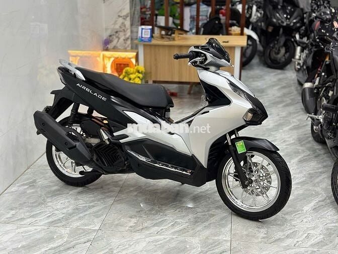 Honda Air Blade 4val bạc đen máy móc nguyên bản