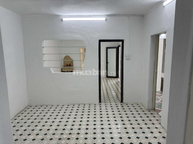 Chính chủ cho thuê căn hộ mặt hồ tầng 5 nhà B1 T/T Giảng Võ, Hà Nội