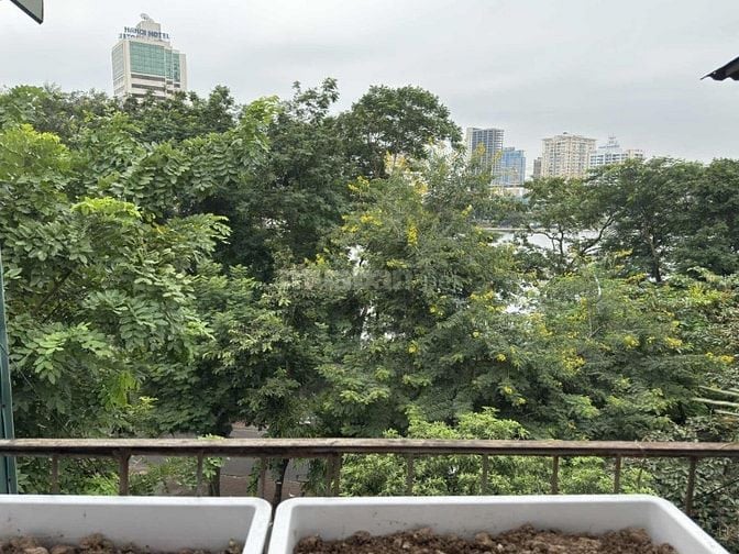 Chính chủ cho thuê căn hộ mặt hồ tầng 5 nhà B1 T/T Giảng Võ, Hà Nội