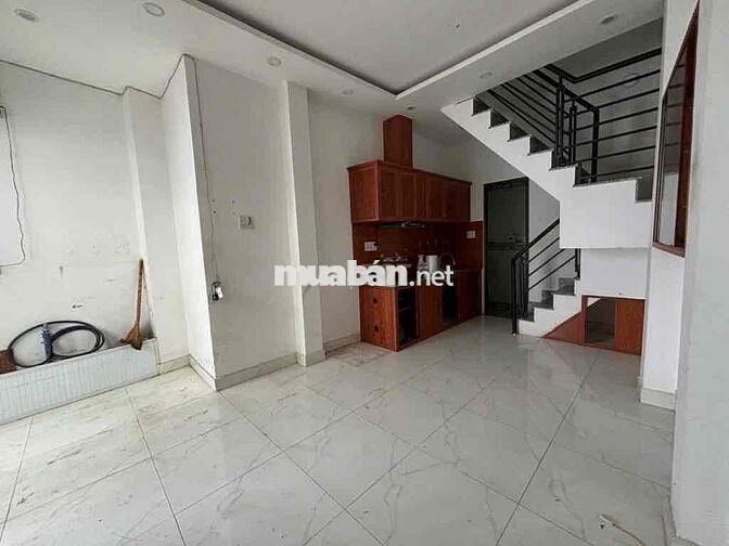 Chợ Hòa Hưng chủ ở lâu đởi bán gấp