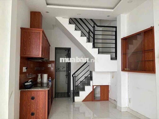 Chợ Hòa Hưng chủ ở lâu đởi bán gấp
