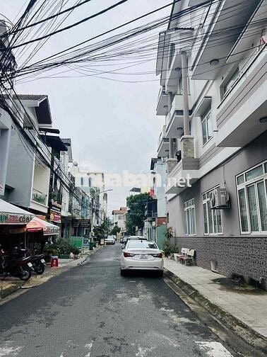 nhà 1 trệt 3 lầu khu d2d gần topaz win tôi bân về quê