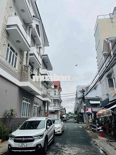 nhà 1 trệt 3 lầu khu d2d gần topaz win tôi bân về quê