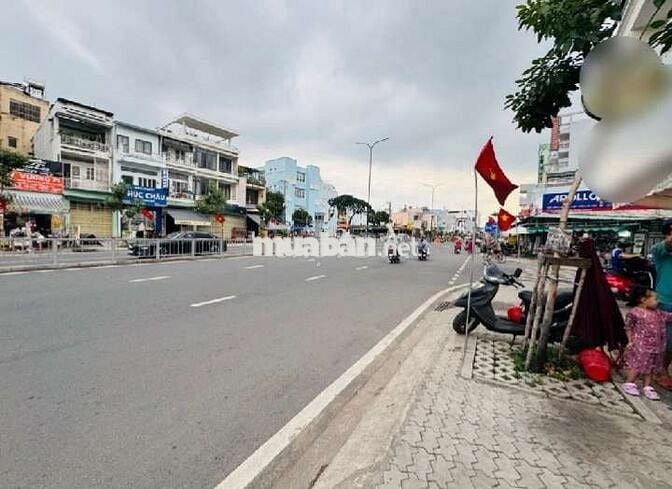 Bán nhà mặt phố 3 tầng, 4x13 Dương Quảng Hàm GV. Đường 26m. Giá 16 tỷ