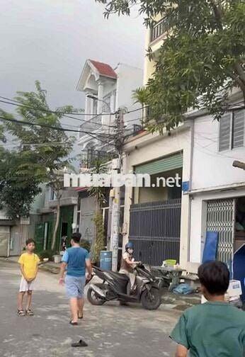 ĐẤT 3 MẶT TIỀN ĐANG CHO THUÊ 8tr/tháng-ĐƯỜNG NHỰA XE CÔNG TRÁNH NHAU
