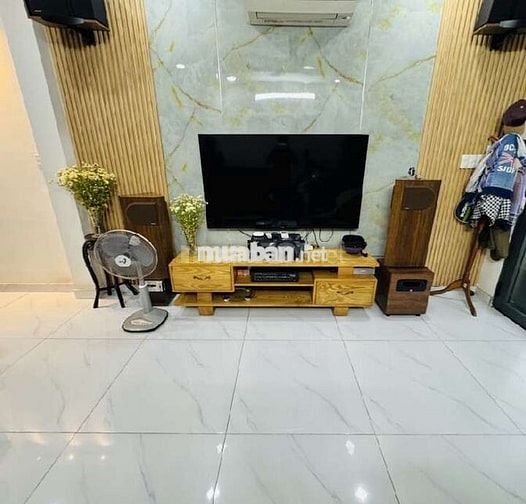 Bán nhà mặt phố 3 tầng, 4x13 Dương Quảng Hàm GV. Đường 26m. Giá 16 tỷ