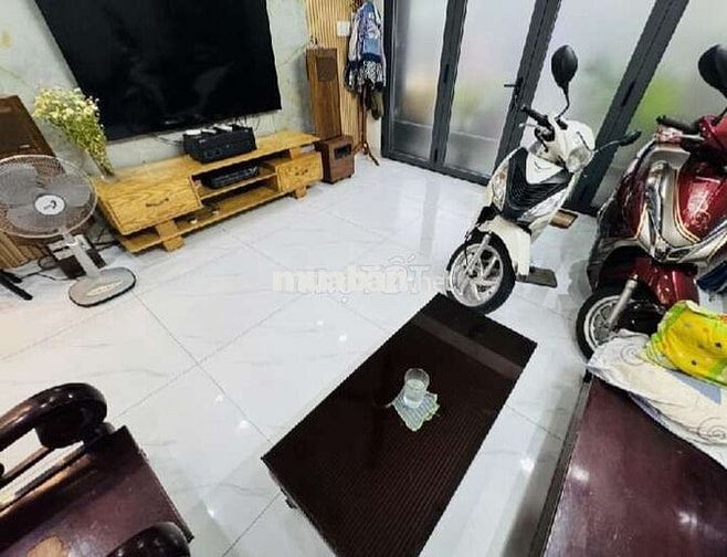 Bán nhà mặt phố 3 tầng, 4x13 Dương Quảng Hàm GV. Đường 26m. Giá 16 tỷ