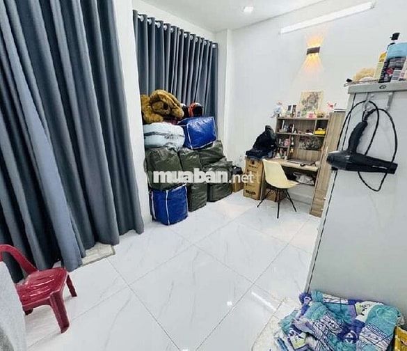 Bán nhà mặt phố 3 tầng, 4x13 Dương Quảng Hàm GV. Đường 26m. Giá 16 tỷ