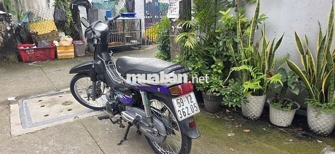 Xe máy Honda Dream lùn màu đen