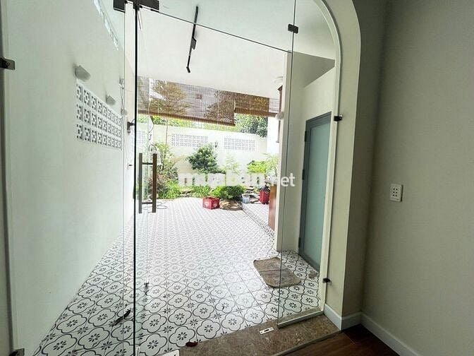 NHÀ SÁT MẶT TIỀN HOÀNG DIỆU 2– , gần Đh Sư phạm Kỹ thuật TP. HCM,.