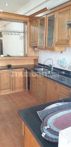 Cho thuê căn hộ 3 phòng ngủ 2 wc tại 18 Tam trinh