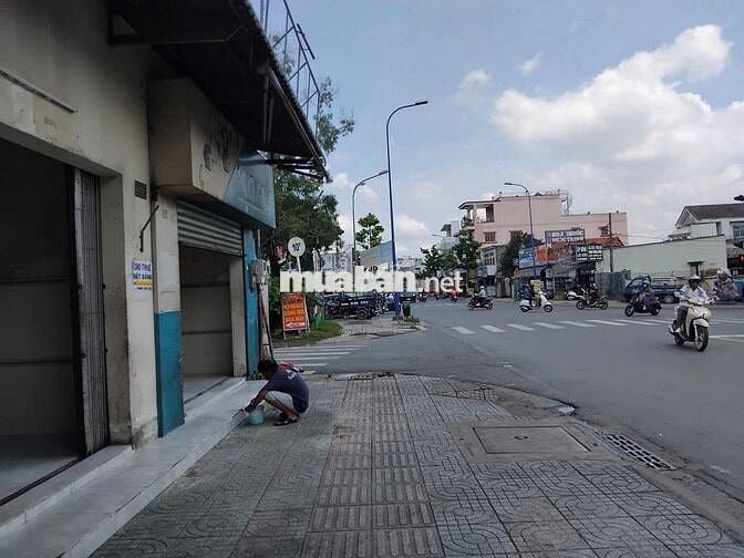 Góc hai mặt tiền đường Lê Thị Hà